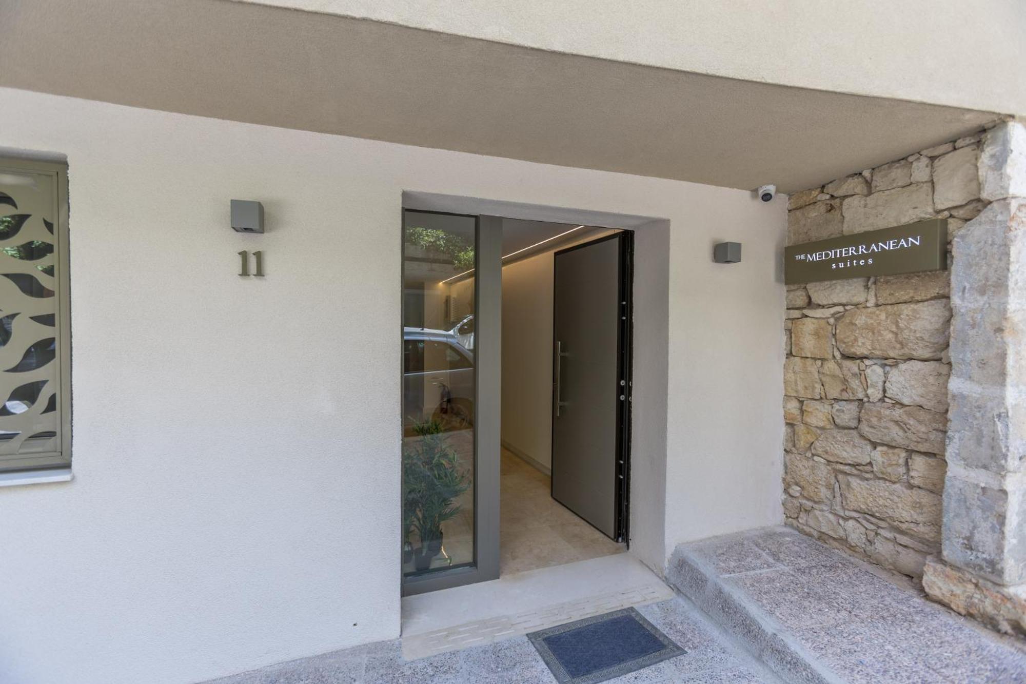The Mediterranean Suites Piraeus Ngoại thất bức ảnh