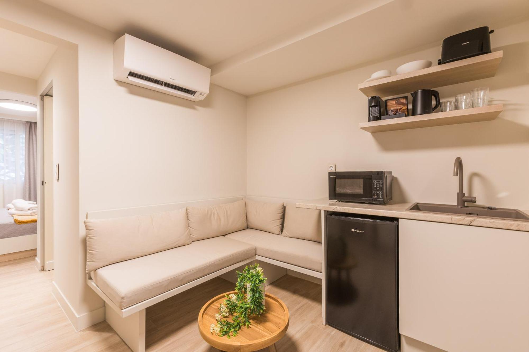 The Mediterranean Suites Piraeus Ngoại thất bức ảnh