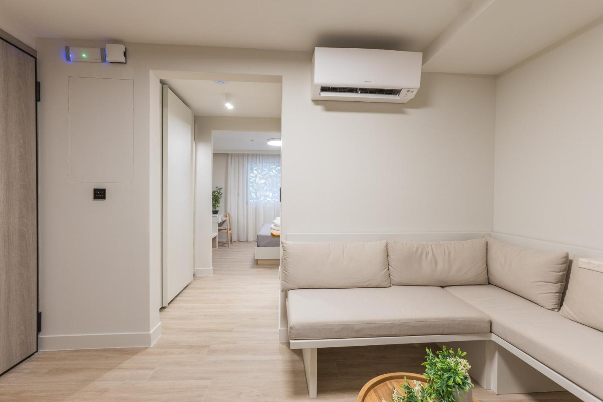 The Mediterranean Suites Piraeus Ngoại thất bức ảnh