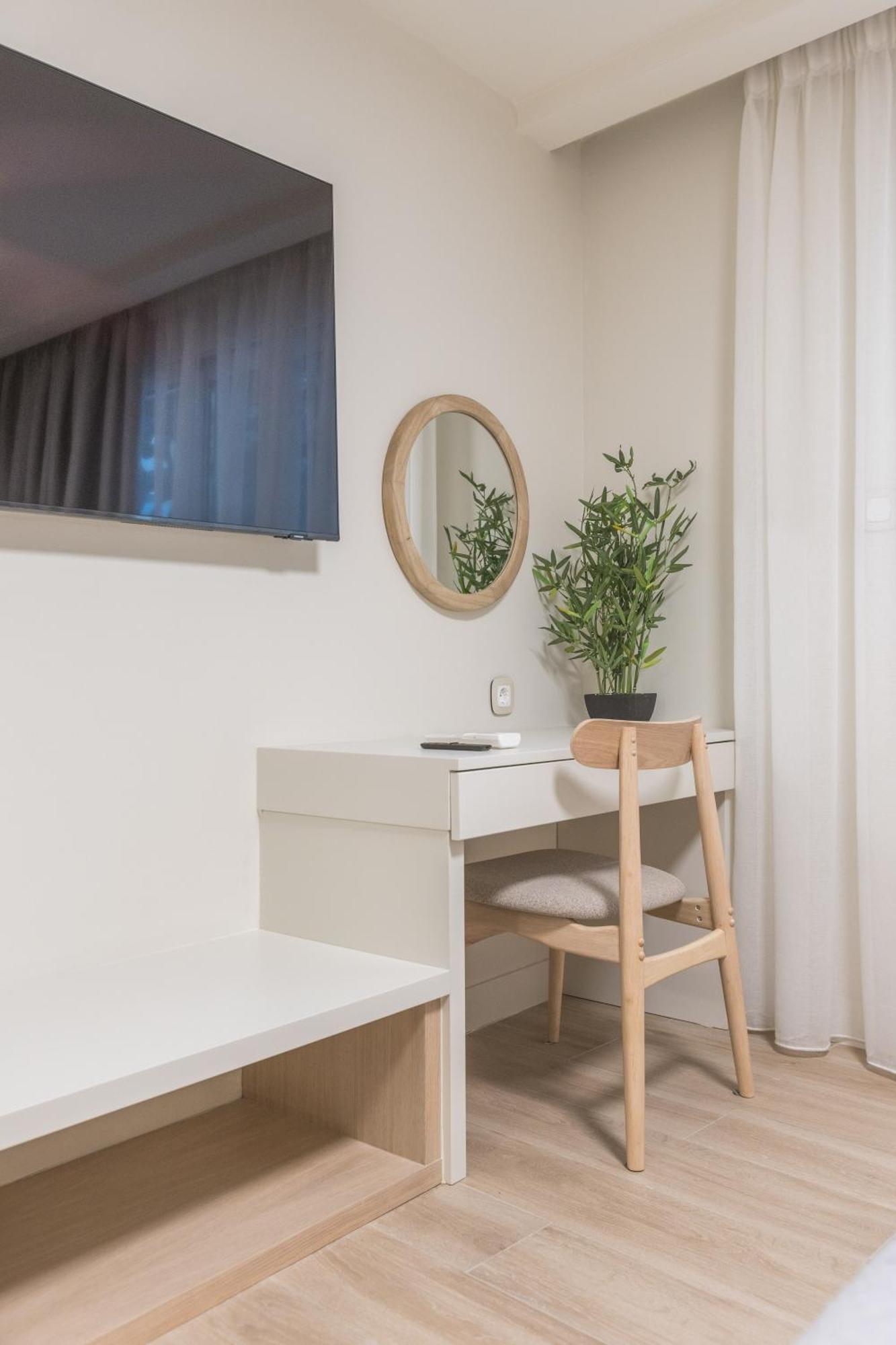 The Mediterranean Suites Piraeus Ngoại thất bức ảnh