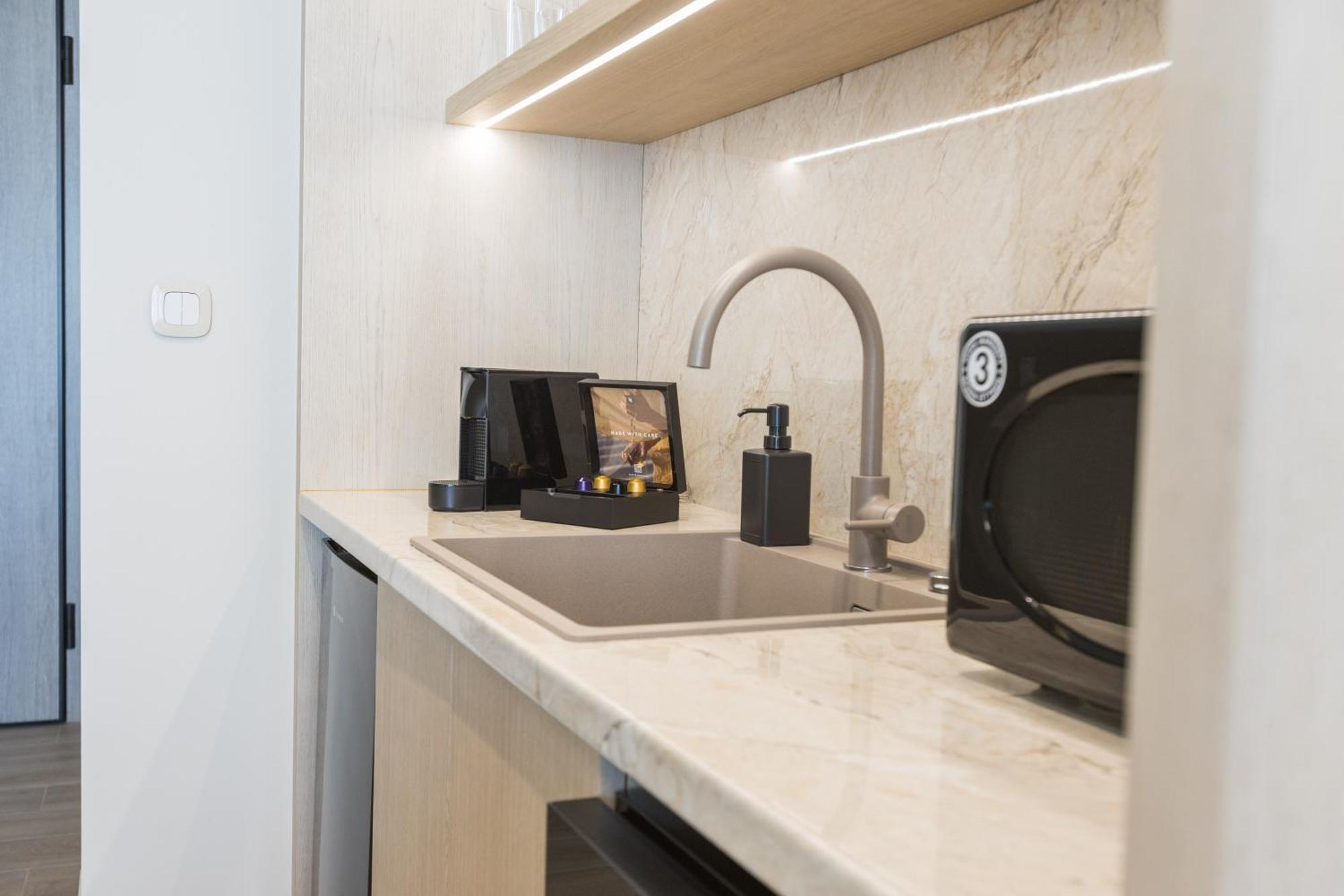 The Mediterranean Suites Piraeus Ngoại thất bức ảnh