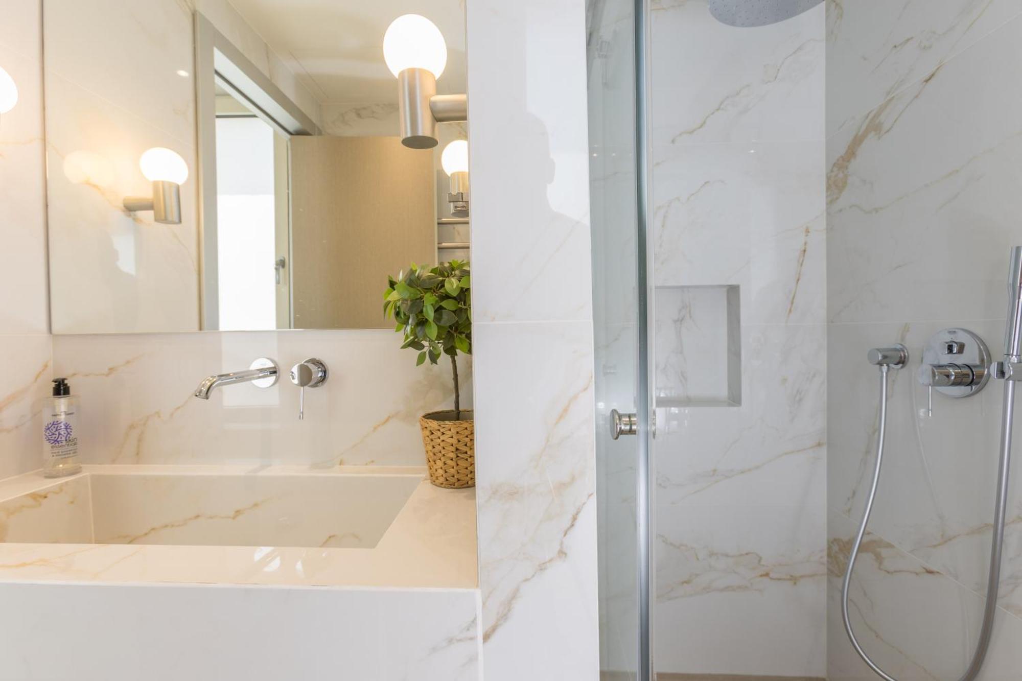 The Mediterranean Suites Piraeus Ngoại thất bức ảnh