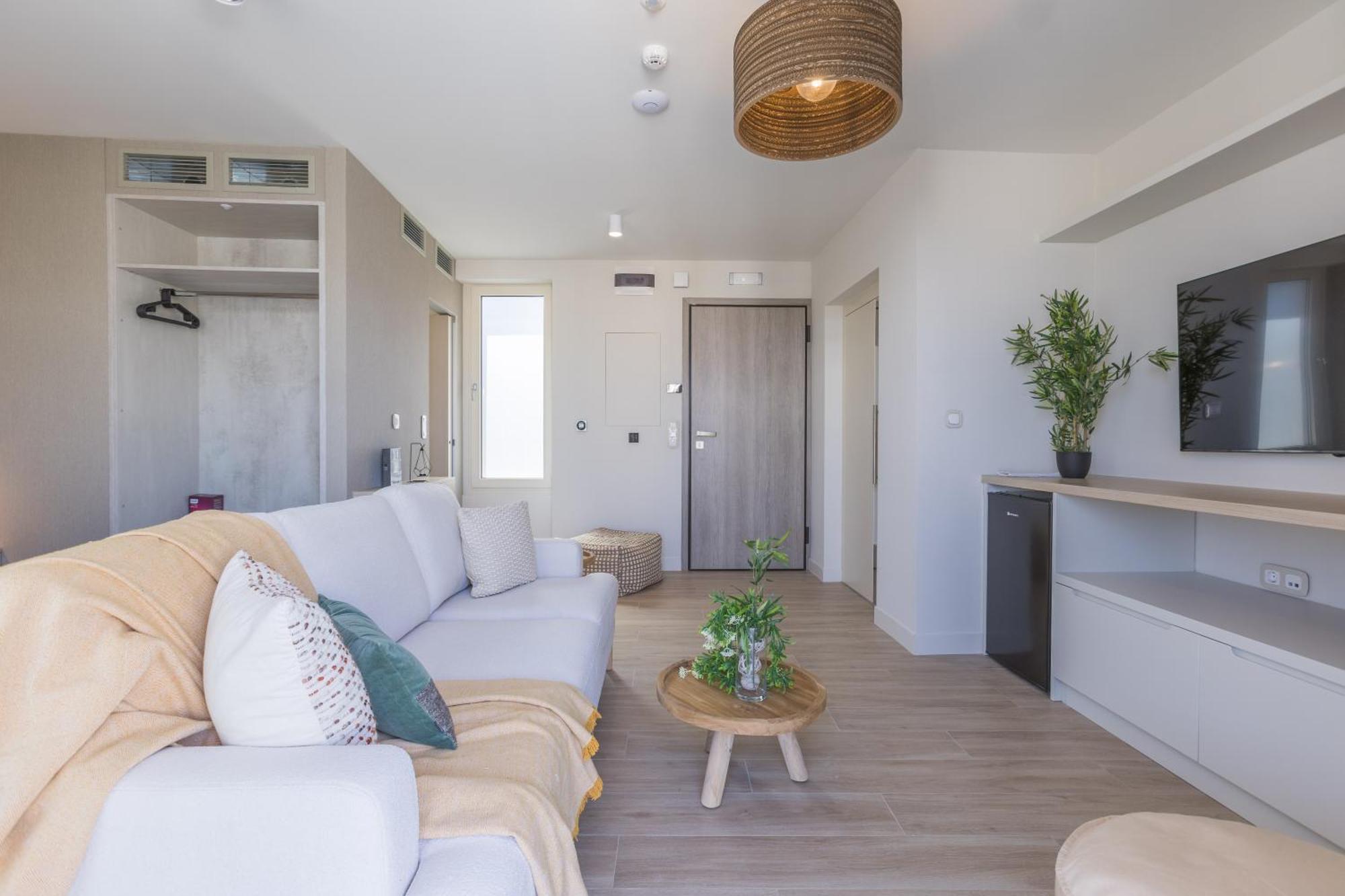 The Mediterranean Suites Piraeus Ngoại thất bức ảnh