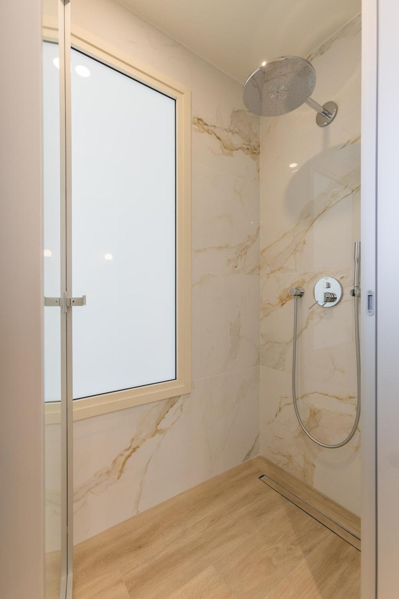 The Mediterranean Suites Piraeus Ngoại thất bức ảnh
