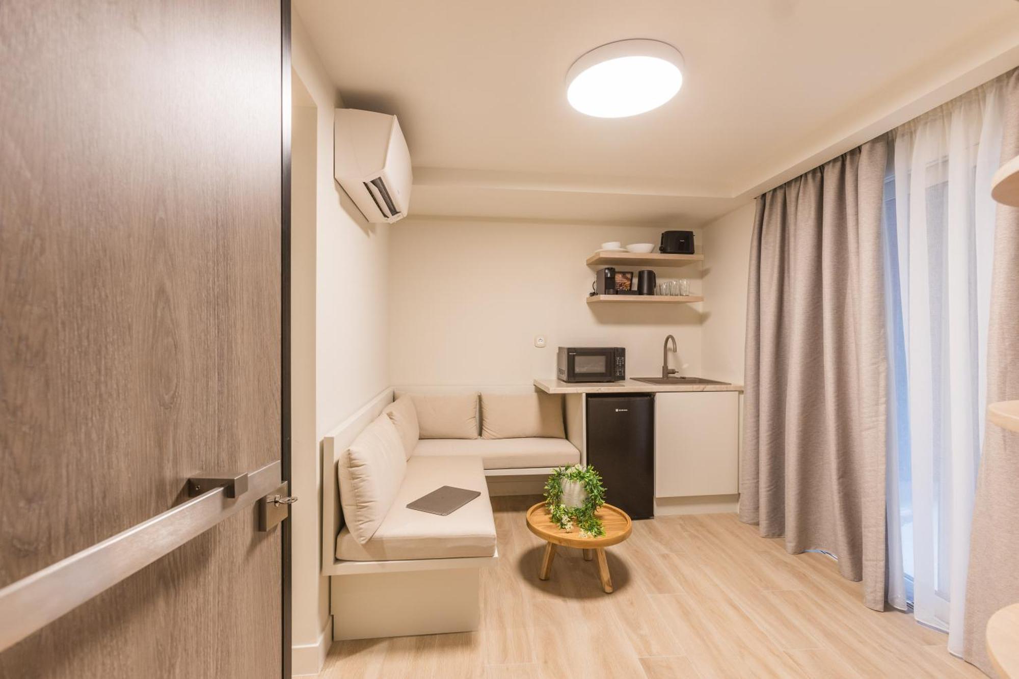 The Mediterranean Suites Piraeus Ngoại thất bức ảnh