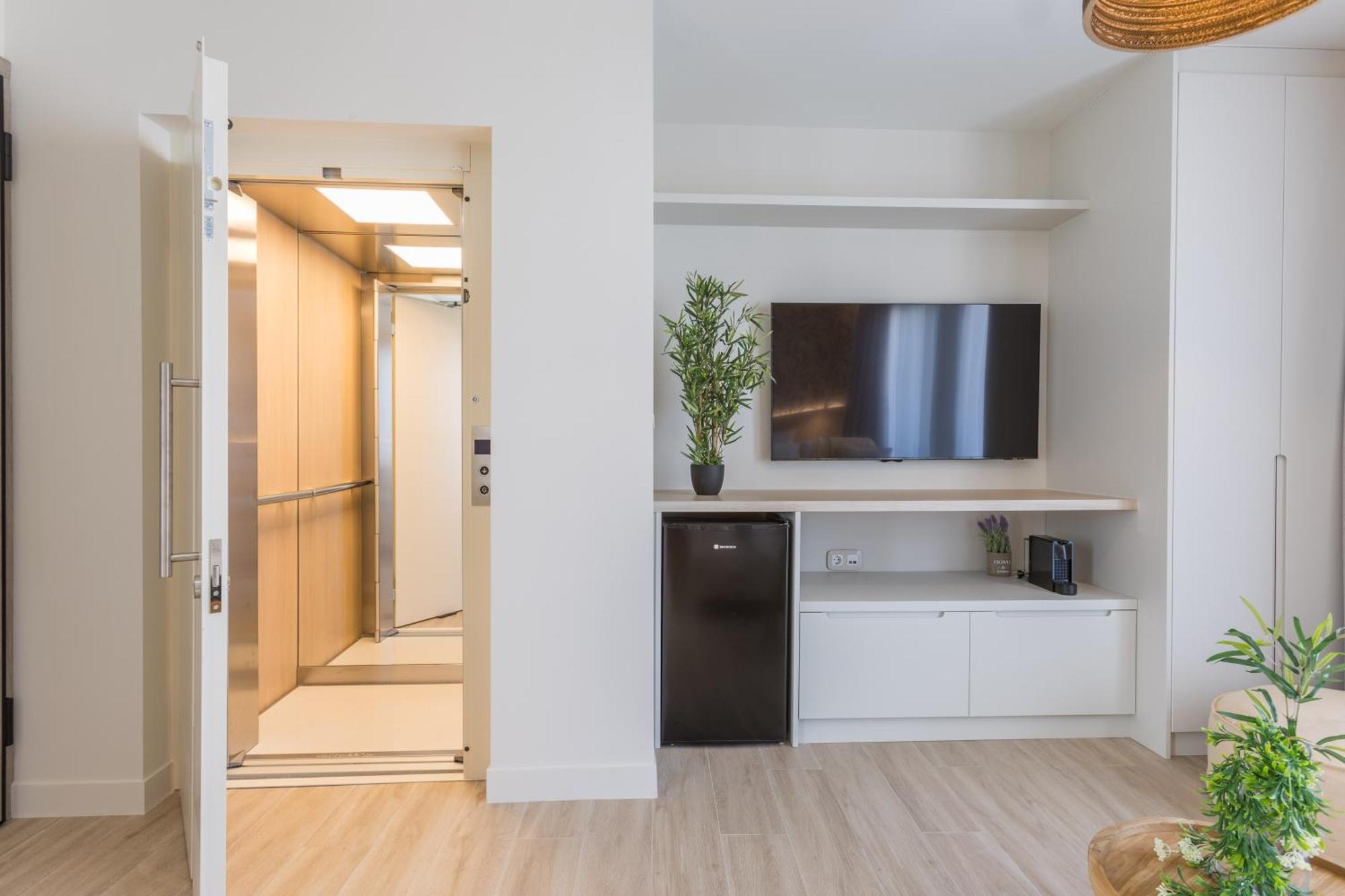 The Mediterranean Suites Piraeus Ngoại thất bức ảnh