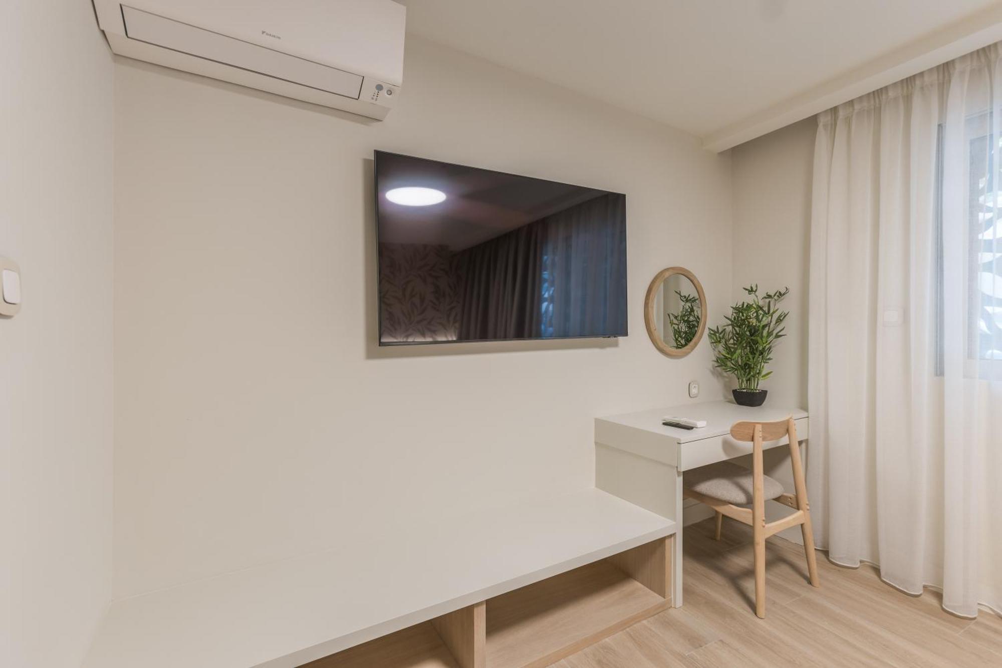 The Mediterranean Suites Piraeus Ngoại thất bức ảnh